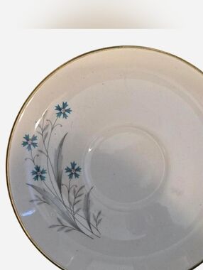 Classic Floral Gold-Rim Saucer in Blue and White